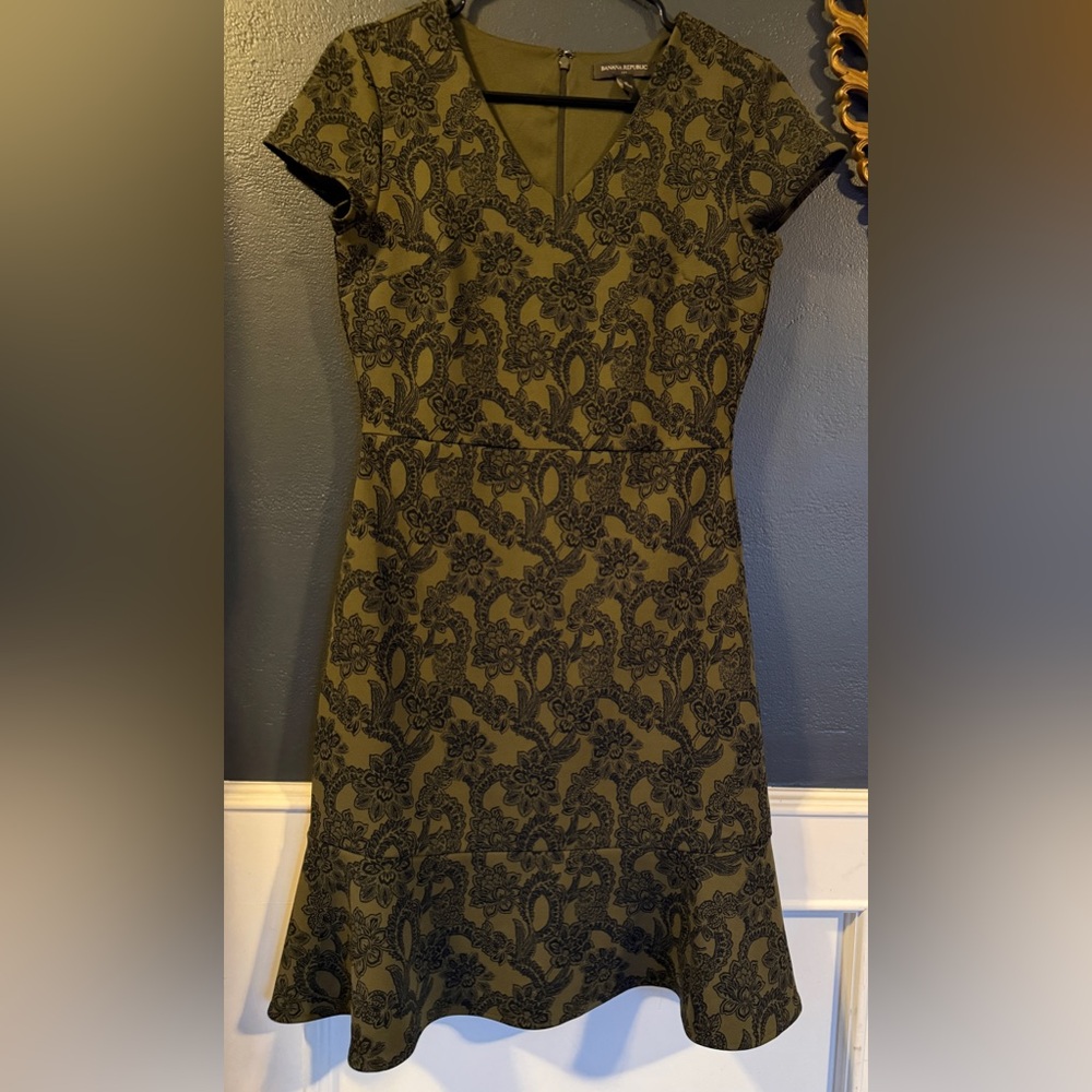 Banana Republic Stretchy Paisley Dress Ptp 16” Waist 14”